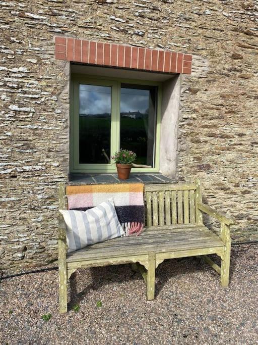 Villa The Wheelhouse At Hewish Mill Bittadon Esterno foto